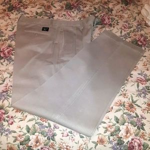 MEN'S EDDIE BAUER RELAXED FIT KHAKIS